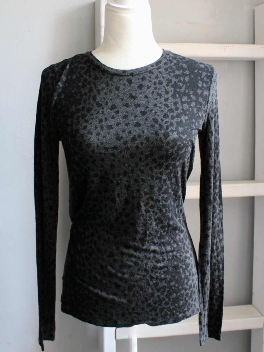 Vince Black & Gray Leopard Animal Print Long Sleeve​ Crewneck Top Size XS​